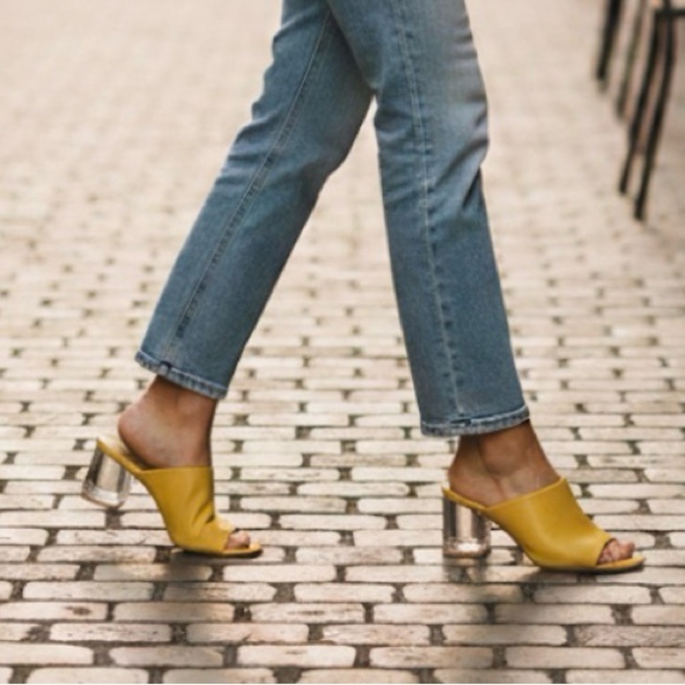 Katy Perry NWT Bright Yellow Mules - The Landen 9.5